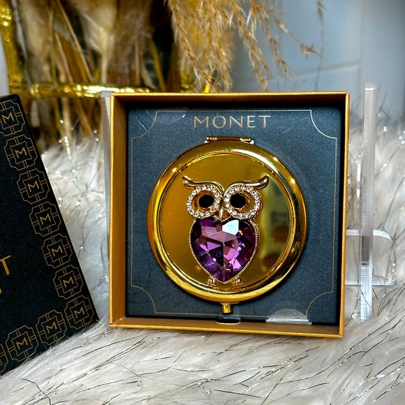 NIB-Monet Jewelry Owl Gold Tone Compact Mirror - Picture 2 of 3